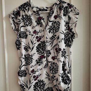 Lily Morgan Short sleeve shirt size small